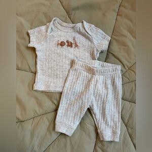 Ribbed Baby Outfit Set in Gray with Animal embroidery